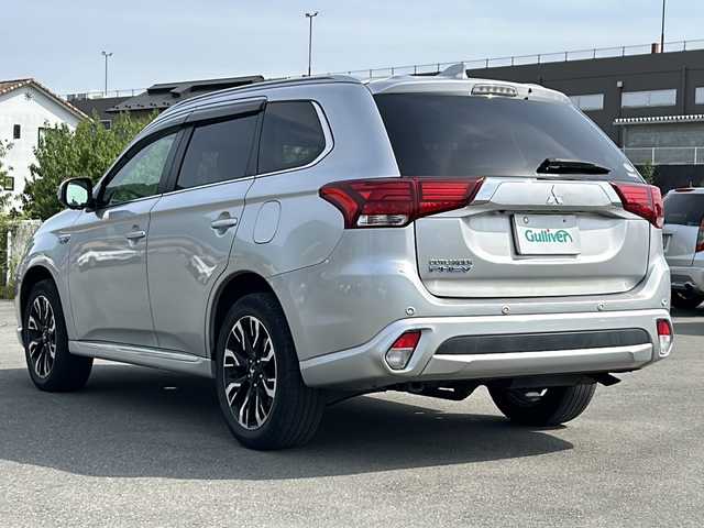 三菱 アウトランダー ＰＨＥＶ G セーフティパッケージ 山梨県 2017(平29)年 7.5万km スターリングシルバーM