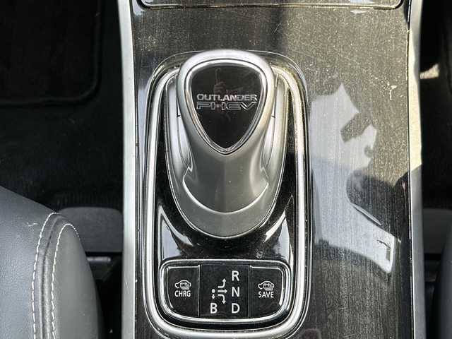 三菱 アウトランダー ＰＨＥＶ G セーフティパッケージ 山梨県 2017(平29)年 7.5万km スターリングシルバーM