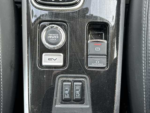 三菱 アウトランダー ＰＨＥＶ G セーフティパッケージ 山梨県 2017(平29)年 7.5万km スターリングシルバーM