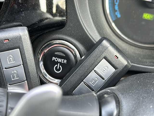 三菱 アウトランダー ＰＨＥＶ G セーフティパッケージ 山梨県 2017(平29)年 7.5万km スターリングシルバーM