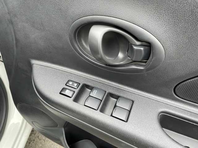 日産 マーチ 12S 神奈川県 2021(令3)年 0.4万km ブリリアントホワイトパール ワンオーナー/純正メモリーナビ【MJ120D-W】/・DTV/CD/ラジオ/SD/AUX/BT/バックカメラ/コーナーセンサー/横滑り防止機能/車線逸脱警報/インテリジェントエマージェンシーブレーキ/キーレスエントリー/スペアキー/Wエアバック/ABS/電動格納ドアミラー/純正フロアマット/取扱説明書/ナビ取扱説明書/新車時保証書