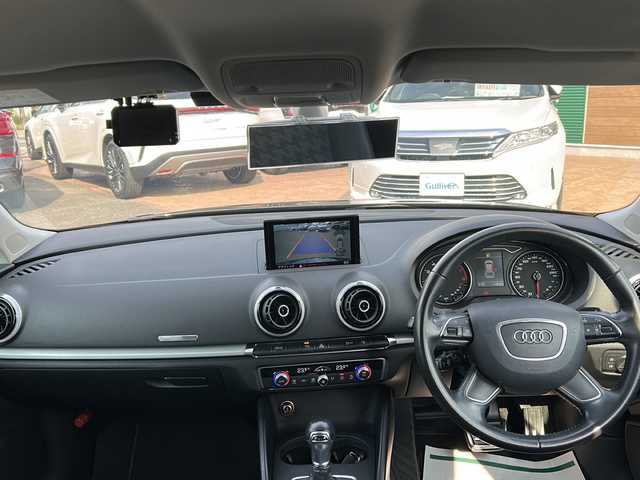 アウディ Ａ３ スポーツバック 1．4 TFSI 佐賀県 2016(平28)年 9.4万km ミトスブラックメタリック 純正ナビ/Bluetooth/CD/DVD/バックカメラ/フルセグTV/前後ドライブレコーダー/クルーズコントロール/パドルシフト/クリアランスソナー/オートエアコン/オートライト/プッシュスタート/革巻きステアリング/ステアリングスイッチ/電格ウィンカーミラー/アイドリングストップ/布系シート/ETC/純正アルミホイール/保証書/取扱説明書