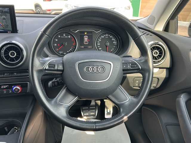 アウディ Ａ３ スポーツバック 1．4 TFSI 佐賀県 2016(平28)年 9.4万km ミトスブラックメタリック 純正ナビ/Bluetooth/CD/DVD/バックカメラ/フルセグTV/前後ドライブレコーダー/クルーズコントロール/パドルシフト/クリアランスソナー/オートエアコン/オートライト/プッシュスタート/革巻きステアリング/ステアリングスイッチ/電格ウィンカーミラー/アイドリングストップ/布系シート/ETC/純正アルミホイール/保証書/取扱説明書