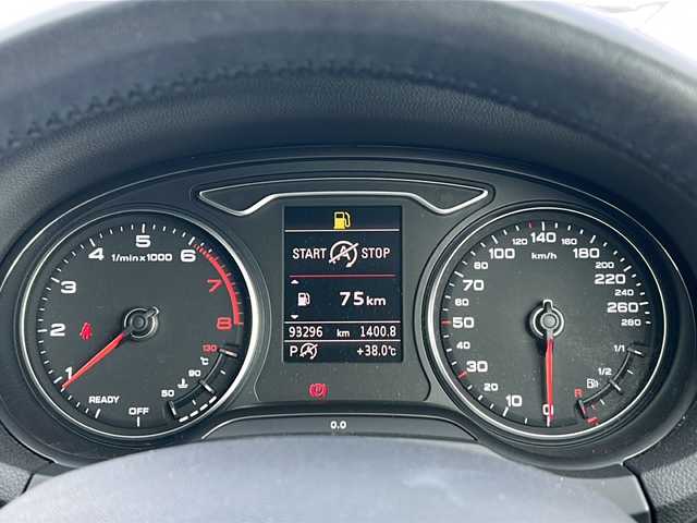 アウディ Ａ３ スポーツバック 1．4 TFSI 佐賀県 2016(平28)年 9.4万km ミトスブラックメタリック 純正ナビ/Bluetooth/CD/DVD/バックカメラ/フルセグTV/前後ドライブレコーダー/クルーズコントロール/パドルシフト/クリアランスソナー/オートエアコン/オートライト/プッシュスタート/革巻きステアリング/ステアリングスイッチ/電格ウィンカーミラー/アイドリングストップ/布系シート/ETC/純正アルミホイール/保証書/取扱説明書