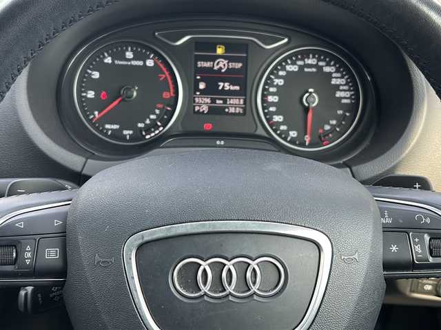 アウディ Ａ３ スポーツバック 1．4 TFSI 佐賀県 2016(平28)年 9.4万km ミトスブラックメタリック 純正ナビ/Bluetooth/CD/DVD/バックカメラ/フルセグTV/前後ドライブレコーダー/クルーズコントロール/パドルシフト/クリアランスソナー/オートエアコン/オートライト/プッシュスタート/革巻きステアリング/ステアリングスイッチ/電格ウィンカーミラー/アイドリングストップ/布系シート/ETC/純正アルミホイール/保証書/取扱説明書