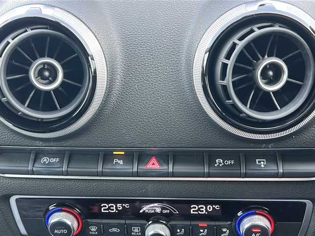 アウディ Ａ３ スポーツバック 1．4 TFSI 佐賀県 2016(平28)年 9.4万km ミトスブラックメタリック 純正ナビ/Bluetooth/CD/DVD/バックカメラ/フルセグTV/前後ドライブレコーダー/クルーズコントロール/パドルシフト/クリアランスソナー/オートエアコン/オートライト/プッシュスタート/革巻きステアリング/ステアリングスイッチ/電格ウィンカーミラー/アイドリングストップ/布系シート/ETC/純正アルミホイール/保証書/取扱説明書