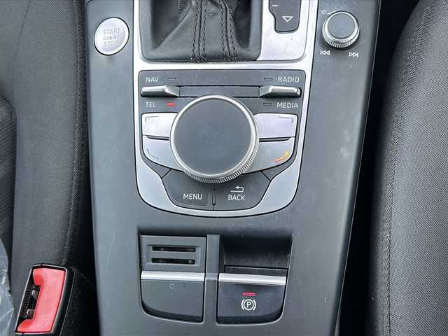アウディ Ａ３ スポーツバック 1．4 TFSI 佐賀県 2016(平28)年 9.4万km ミトスブラックメタリック 純正ナビ/Bluetooth/CD/DVD/バックカメラ/フルセグTV/前後ドライブレコーダー/クルーズコントロール/パドルシフト/クリアランスソナー/オートエアコン/オートライト/プッシュスタート/革巻きステアリング/ステアリングスイッチ/電格ウィンカーミラー/アイドリングストップ/布系シート/ETC/純正アルミホイール/保証書/取扱説明書