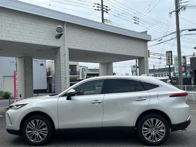トヨタ ハリアー ハイブリッド Z レザーパッケージ 兵庫県 2020(令2)年 4.8万km ホワイトパールクリスタルシャイン ワンオーナー/純正メーカーナビ/フルセグTV/Bluetooth/FM/AM/JBLサウンドシステム/パノラミックビューモニター/ビルトインETC2.0/デジタルインナーミラー/プリクラッシュセーフティ/レーントレーシングアシスト/ブラインドスポットモニター/レーダークルーズコントロール/リヤクロストラフィックアラート/パーキングサポートブレーキ/ヘッドアップディスプレイ/ロードサインアシスト/オートマチックハイビーム/前後クリアランスソナー/先行車発進告知/ステアリングスイッチ/D/N パワーシート/D/N シートヒーター/D/N エアーシート/ステアリングヒーター/レザーシート/LEDヘッドライト/フォグランプ/オートライト/プッシュスタート/電格ミラー/ISOFIX/革巻きステアリング/純正フロアマット/スペアキー/新車時保証書/取扱説明書