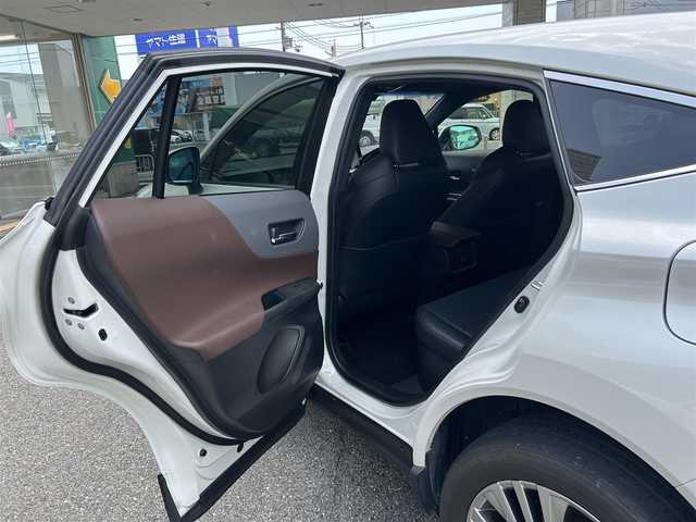 トヨタ ハリアー ハイブリッド Z レザーパッケージ 兵庫県 2020(令2)年 4.8万km ホワイトパールクリスタルシャイン ワンオーナー/純正メーカーナビ/フルセグTV/Bluetooth/FM/AM/JBLサウンドシステム/パノラミックビューモニター/ビルトインETC2.0/デジタルインナーミラー/プリクラッシュセーフティ/レーントレーシングアシスト/ブラインドスポットモニター/レーダークルーズコントロール/リヤクロストラフィックアラート/パーキングサポートブレーキ/ヘッドアップディスプレイ/ロードサインアシスト/オートマチックハイビーム/前後クリアランスソナー/先行車発進告知/ステアリングスイッチ/D/N パワーシート/D/N シートヒーター/D/N エアーシート/ステアリングヒーター/レザーシート/LEDヘッドライト/フォグランプ/オートライト/プッシュスタート/電格ミラー/ISOFIX/革巻きステアリング/純正フロアマット/スペアキー/新車時保証書/取扱説明書