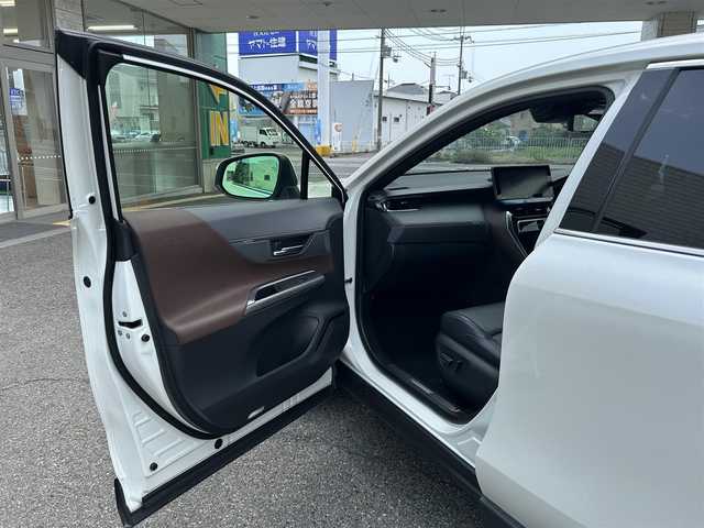 トヨタ ハリアー ハイブリッド Z レザーパッケージ 兵庫県 2020(令2)年 4.8万km ホワイトパールクリスタルシャイン ワンオーナー/純正メーカーナビ/フルセグTV/Bluetooth/FM/AM/JBLサウンドシステム/パノラミックビューモニター/ビルトインETC2.0/デジタルインナーミラー/プリクラッシュセーフティ/レーントレーシングアシスト/ブラインドスポットモニター/レーダークルーズコントロール/リヤクロストラフィックアラート/パーキングサポートブレーキ/ヘッドアップディスプレイ/ロードサインアシスト/オートマチックハイビーム/前後クリアランスソナー/先行車発進告知/ステアリングスイッチ/D/N パワーシート/D/N シートヒーター/D/N エアーシート/ステアリングヒーター/レザーシート/LEDヘッドライト/フォグランプ/オートライト/プッシュスタート/電格ミラー/ISOFIX/革巻きステアリング/純正フロアマット/スペアキー/新車時保証書/取扱説明書