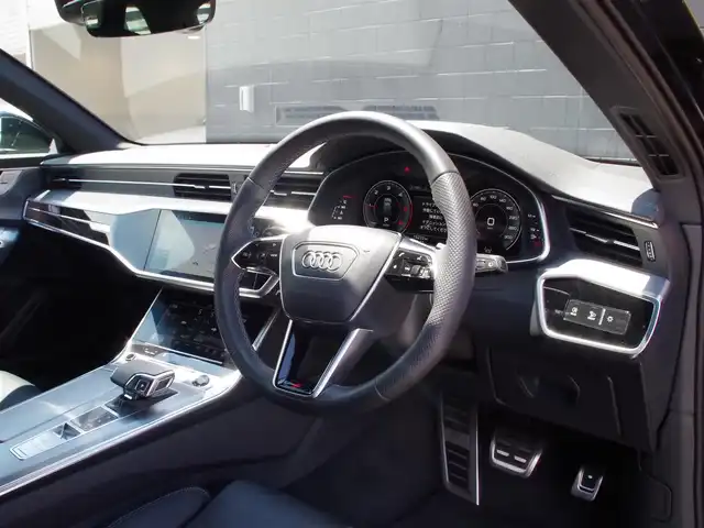 アウディ アウディ Ａ６ アバント 40TDIクワトロ Sライン 埼玉県 2023(令5)年 1.6万km ミトスブラックメタリック ブラックレザーシート/アダプティブクルーズコントロール/バーチャルコックピット/CarPlay/パークセンサー/ブラインドスポットモニター/バック/フロントカメラ/純正ナビ/ドラレコ/ETC/フルセグTV/イージークローザー/置くだけ充電/全席シートヒーター/ベンチレーション/シートポジションメモリー機能