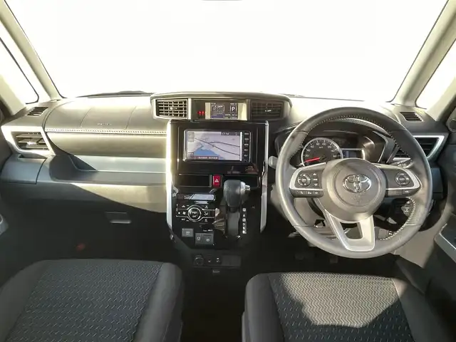 トヨタ ルーミー カスタムG 山口県 2023(令5)年 1.8万km パールホワイトⅢ SDナビ ワンセグTV CD BT/パノラミックビューモニター/両側パワースライドドア/前席シートヒーター/衝突被害軽減ブレーキ/レーダークルーズコントロール/レーンアシスト/オートマチックハイビーム/LEDオートヘッドライト/フォグライト/スマートキー 2個/前後ドラレコ/電動パーキングブレーキ/横滑り防止/ステアリングリモコン/革巻きステアリング/コーナーセンサー/禁煙車