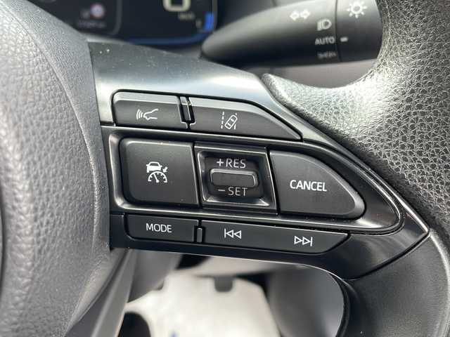 トヨタ アクア X 岩手県 2021(令3)年 1.8万km プラチナホワイトパールマイカ 純正ディスプレイオーディオ/AM/FM/Bluetooth/純正オーディオ/ビルトインETC/衝突被害軽減ブレーキ/レーンキープアシスト/横滑り防止装置/アイドリングストップ/オートライト/オートハイビーム/LEDヘッドライト/スマートキー/プッシュスタート/電動格納ミラー/社外フロアマット/ドアバイザー/保証書/取扱説明書