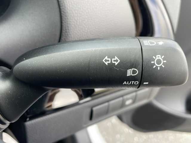 トヨタ アクア X 岩手県 2021(令3)年 1.8万km プラチナホワイトパールマイカ 純正ディスプレイオーディオ/AM/FM/Bluetooth/純正オーディオ/ビルトインETC/衝突被害軽減ブレーキ/レーンキープアシスト/横滑り防止装置/アイドリングストップ/オートライト/オートハイビーム/LEDヘッドライト/スマートキー/プッシュスタート/電動格納ミラー/社外フロアマット/ドアバイザー/保証書/取扱説明書