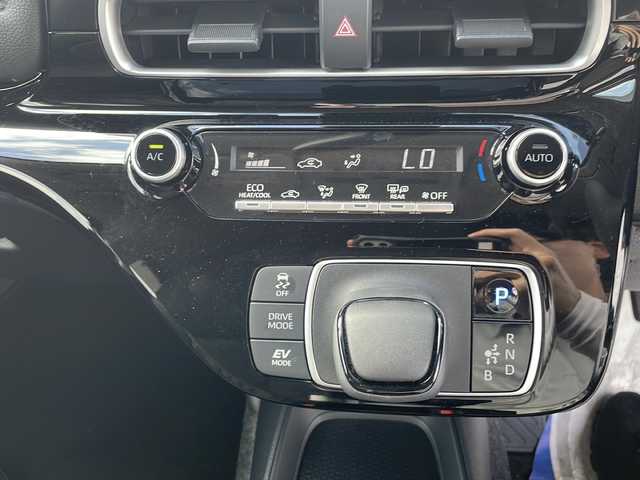 トヨタ アクア X 岩手県 2021(令3)年 1.8万km プラチナホワイトパールマイカ 純正ディスプレイオーディオ/AM/FM/Bluetooth/純正オーディオ/ビルトインETC/衝突被害軽減ブレーキ/レーンキープアシスト/横滑り防止装置/アイドリングストップ/オートライト/オートハイビーム/LEDヘッドライト/スマートキー/プッシュスタート/電動格納ミラー/社外フロアマット/ドアバイザー/保証書/取扱説明書