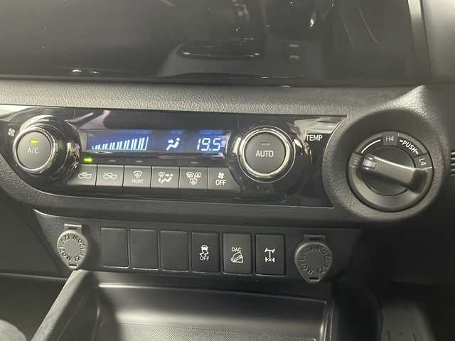 トヨタ ハイラックス Z ブラックラリーエディション 栃木県 2019(平31)年 6.4万km スーパーホワイトⅡ ４ＷＤ/トヨタセーフティセンス/純正ナビ/　フルセグ/CD/DVD/BT/USB/SD/バックカメラ/前後ドライブレコーダー/ETC/TRDマフラー /TRDサイドステップ/TRDマッドガード　/純正フロアマット/クルーズコントロール/オートライト/フォグランプ/横滑り防止/リヤデフロック/レーンキープアシスト/ヒルダウンアシスト