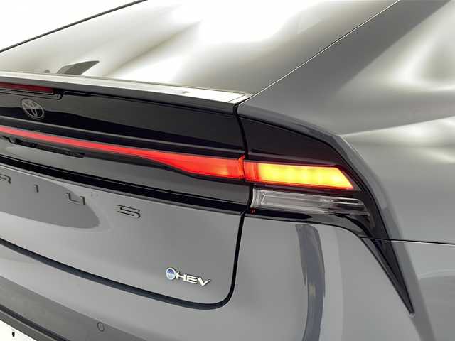 トヨタ プリウス U 愛知県 2024(令6)年 2.7万km グレー 【カラーコード：1M2 マスタに存在しません】//禁煙車//純正ディスプレイオーディオ//フルセグTV//ビルトインETC2.0//前後ドライブレコーダー(DRY-TW7500)//バックカメラ//トヨタセーフティセンス//プリクラッシュセーフティ//LTA+LDA//レーダークルーズ//オートハイビーム//ロードサインアシスト//ドライバー異常時対応システム//プロアクティブドライビングアシスト//発進遅れ告知//パーキングサポートブレーキ//LEDヘッドライト//オートライト//AC100V//純正17インチアルミホイール//純正フロアマット//純正ドアバイザー//プッシュスタート//電動格納ミラーウィンカー//電子パーキングブレーキ//ブレーキホールド//イモビライザー