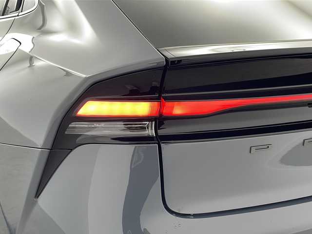 トヨタ プリウス U 愛知県 2024(令6)年 2.7万km グレー 【カラーコード：1M2 マスタに存在しません】//禁煙車//純正ディスプレイオーディオ//フルセグTV//ビルトインETC2.0//前後ドライブレコーダー(DRY-TW7500)//バックカメラ//トヨタセーフティセンス//プリクラッシュセーフティ//LTA+LDA//レーダークルーズ//オートハイビーム//ロードサインアシスト//ドライバー異常時対応システム//プロアクティブドライビングアシスト//発進遅れ告知//パーキングサポートブレーキ//LEDヘッドライト//オートライト//AC100V//純正17インチアルミホイール//純正フロアマット//純正ドアバイザー//プッシュスタート//電動格納ミラーウィンカー//電子パーキングブレーキ//ブレーキホールド//イモビライザー