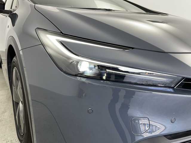 トヨタ プリウス U 愛知県 2024(令6)年 2.7万km グレー 【カラーコード：1M2 マスタに存在しません】//禁煙車//純正ディスプレイオーディオ//フルセグTV//ビルトインETC2.0//前後ドライブレコーダー(DRY-TW7500)//バックカメラ//トヨタセーフティセンス//プリクラッシュセーフティ//LTA+LDA//レーダークルーズ//オートハイビーム//ロードサインアシスト//ドライバー異常時対応システム//プロアクティブドライビングアシスト//発進遅れ告知//パーキングサポートブレーキ//LEDヘッドライト//オートライト//AC100V//純正17インチアルミホイール//純正フロアマット//純正ドアバイザー//プッシュスタート//電動格納ミラーウィンカー//電子パーキングブレーキ//ブレーキホールド//イモビライザー