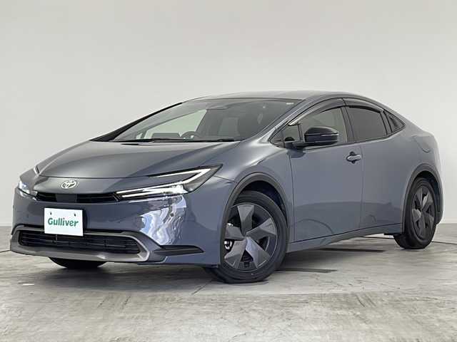 トヨタ プリウス U 愛知県 2024(令6)年 2.7万km グレー 【カラーコード：1M2 マスタに存在しません】//禁煙車//純正ディスプレイオーディオ//フルセグTV//ビルトインETC2.0//前後ドライブレコーダー(DRY-TW7500)//バックカメラ//トヨタセーフティセンス//プリクラッシュセーフティ//LTA+LDA//レーダークルーズ//オートハイビーム//ロードサインアシスト//ドライバー異常時対応システム//プロアクティブドライビングアシスト//発進遅れ告知//パーキングサポートブレーキ//LEDヘッドライト//オートライト//AC100V//純正17インチアルミホイール//純正フロアマット//純正ドアバイザー//プッシュスタート//電動格納ミラーウィンカー//電子パーキングブレーキ//ブレーキホールド//イモビライザー