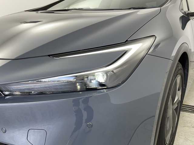 トヨタ プリウス U 愛知県 2024(令6)年 2.7万km グレー 【カラーコード：1M2 マスタに存在しません】//禁煙車//純正ディスプレイオーディオ//フルセグTV//ビルトインETC2.0//前後ドライブレコーダー(DRY-TW7500)//バックカメラ//トヨタセーフティセンス//プリクラッシュセーフティ//LTA+LDA//レーダークルーズ//オートハイビーム//ロードサインアシスト//ドライバー異常時対応システム//プロアクティブドライビングアシスト//発進遅れ告知//パーキングサポートブレーキ//LEDヘッドライト//オートライト//AC100V//純正17インチアルミホイール//純正フロアマット//純正ドアバイザー//プッシュスタート//電動格納ミラーウィンカー//電子パーキングブレーキ//ブレーキホールド//イモビライザー