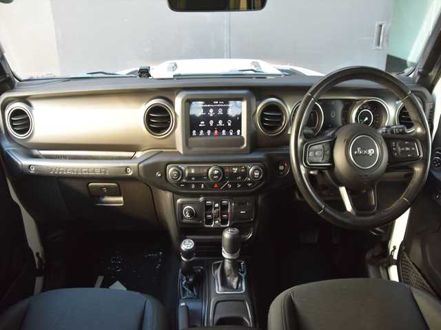 クライスラー・ジープ ジープ ラングラー アンリミテッド スポーツ 和歌山県 2020(令2)年 4.8万km 白 ACC /ディスプレイオーディオ /Apple carPlay /Bカメラ /ダウンヒルコントロール /コーナーセンサー /アイドリングストップ /MTモード付きAT /前後ドライブレコーダー /プッシュスタート /純正17AW /ETC/取扱説明書/保証書/スペアキー