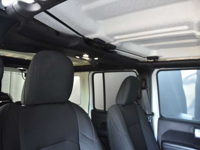 クライスラー・ジープ ジープ ラングラー アンリミテッド スポーツ 和歌山県 2020(令2)年 4.8万km 白 ACC /ディスプレイオーディオ /Apple carPlay /Bカメラ /ダウンヒルコントロール /コーナーセンサー /アイドリングストップ /MTモード付きAT /前後ドライブレコーダー /プッシュスタート /純正17AW /ETC/取扱説明書/保証書/スペアキー