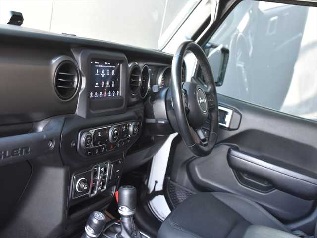 クライスラー・ジープ ジープ ラングラー アンリミテッド スポーツ 和歌山県 2020(令2)年 4.8万km 白 ACC /ディスプレイオーディオ /Apple carPlay /Bカメラ /ダウンヒルコントロール /コーナーセンサー /アイドリングストップ /MTモード付きAT /前後ドライブレコーダー /プッシュスタート /純正17AW /ETC/取扱説明書/保証書/スペアキー