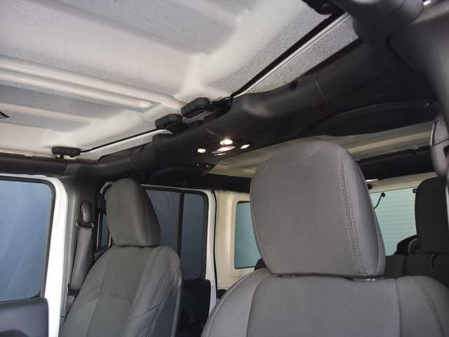 クライスラー・ジープ ジープ ラングラー アンリミテッド スポーツ 和歌山県 2020(令2)年 4.8万km 白 ACC /ディスプレイオーディオ /Apple carPlay /Bカメラ /ダウンヒルコントロール /コーナーセンサー /アイドリングストップ /MTモード付きAT /前後ドライブレコーダー /プッシュスタート /純正17AW /ETC/取扱説明書/保証書/スペアキー