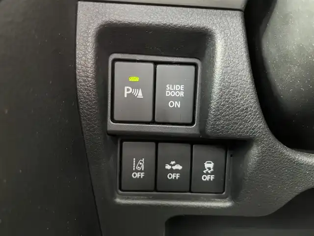 スズキ スペーシア HYBRID X 三重県 2018(平30)年 6.4万km ツールグリーンパールメタリック 4WD/純正ナビ（Bluetooth/DVD/CD/地デジTV/AM/FM/SD）/ETC/両側パワースライドドア/シートヒーター（前席）/スペアキー/セーフティサポート（デュアルセンサーブレーキサポート/誤発進抑制/車線逸脱警報/ふらつき警報/先行車発進お知らせ/ハイビームアシスト/後退時ブレーキサポート/後方誤発進抑制/リアパーキングセンサー）/ブラック内装/光沢アイボリーインパネ加飾/チルトステアリング/オートエアコン/エコクール/リアヒーターダクト/スリムサーキュレーター/ファブリックシート/ボックス付アームレスト(前席中央)/シートリフター(運転席）/ストラップ付左右独立スライドシート（リア）/ロールサンシェード（リアドア）/アクセサリーソケット（後席右側）/ラゲッジルームランプ/後方視界支援ミラー/純正フロアマット