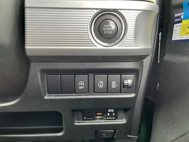 スズキ スペーシア HYBRID X 三重県 2018(平30)年 6.4万km ツールグリーンパールメタリック 4WD/純正ナビ（Bluetooth/DVD/CD/地デジTV/AM/FM/SD）/ETC/両側パワースライドドア/シートヒーター（前席）/スペアキー/セーフティサポート（デュアルセンサーブレーキサポート/誤発進抑制/車線逸脱警報/ふらつき警報/先行車発進お知らせ/ハイビームアシスト/後退時ブレーキサポート/後方誤発進抑制/リアパーキングセンサー）/ブラック内装/光沢アイボリーインパネ加飾/チルトステアリング/オートエアコン/エコクール/リアヒーターダクト/スリムサーキュレーター/ファブリックシート/ボックス付アームレスト(前席中央)/シートリフター(運転席）/ストラップ付左右独立スライドシート（リア）/ロールサンシェード（リアドア）/アクセサリーソケット（後席右側）/ラゲッジルームランプ/後方視界支援ミラー/純正フロアマット