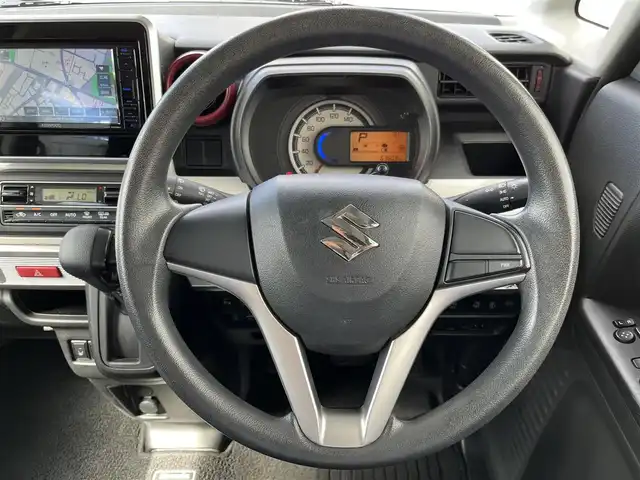 スズキ スペーシア HYBRID X 三重県 2018(平30)年 6.4万km ツールグリーンパールメタリック 4WD/純正ナビ（Bluetooth/DVD/CD/地デジTV/AM/FM/SD）/ETC/両側パワースライドドア/シートヒーター（前席）/スペアキー/セーフティサポート（デュアルセンサーブレーキサポート/誤発進抑制/車線逸脱警報/ふらつき警報/先行車発進お知らせ/ハイビームアシスト/後退時ブレーキサポート/後方誤発進抑制/リアパーキングセンサー）/ブラック内装/光沢アイボリーインパネ加飾/チルトステアリング/オートエアコン/エコクール/リアヒーターダクト/スリムサーキュレーター/ファブリックシート/ボックス付アームレスト(前席中央)/シートリフター(運転席）/ストラップ付左右独立スライドシート（リア）/ロールサンシェード（リアドア）/アクセサリーソケット（後席右側）/ラゲッジルームランプ/後方視界支援ミラー/純正フロアマット