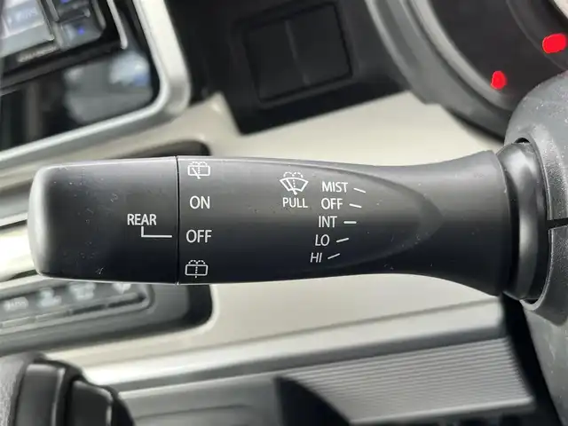 スズキ スペーシア HYBRID X 三重県 2018(平30)年 6.4万km ツールグリーンパールメタリック 4WD/純正ナビ（Bluetooth/DVD/CD/地デジTV/AM/FM/SD）/ETC/両側パワースライドドア/シートヒーター（前席）/スペアキー/セーフティサポート（デュアルセンサーブレーキサポート/誤発進抑制/車線逸脱警報/ふらつき警報/先行車発進お知らせ/ハイビームアシスト/後退時ブレーキサポート/後方誤発進抑制/リアパーキングセンサー）/ブラック内装/光沢アイボリーインパネ加飾/チルトステアリング/オートエアコン/エコクール/リアヒーターダクト/スリムサーキュレーター/ファブリックシート/ボックス付アームレスト(前席中央)/シートリフター(運転席）/ストラップ付左右独立スライドシート（リア）/ロールサンシェード（リアドア）/アクセサリーソケット（後席右側）/ラゲッジルームランプ/後方視界支援ミラー/純正フロアマット