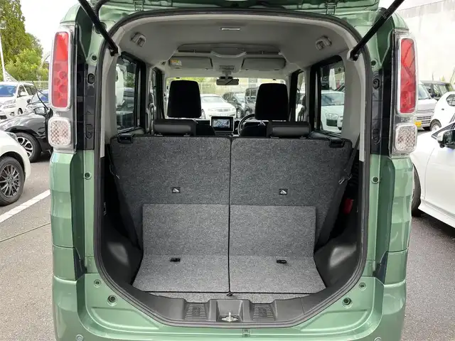 スズキ スペーシア HYBRID X 三重県 2018(平30)年 6.4万km ツールグリーンパールメタリック 4WD/純正ナビ（Bluetooth/DVD/CD/地デジTV/AM/FM/SD）/ETC/両側パワースライドドア/シートヒーター（前席）/スペアキー/セーフティサポート（デュアルセンサーブレーキサポート/誤発進抑制/車線逸脱警報/ふらつき警報/先行車発進お知らせ/ハイビームアシスト/後退時ブレーキサポート/後方誤発進抑制/リアパーキングセンサー）/ブラック内装/光沢アイボリーインパネ加飾/チルトステアリング/オートエアコン/エコクール/リアヒーターダクト/スリムサーキュレーター/ファブリックシート/ボックス付アームレスト(前席中央)/シートリフター(運転席）/ストラップ付左右独立スライドシート（リア）/ロールサンシェード（リアドア）/アクセサリーソケット（後席右側）/ラゲッジルームランプ/後方視界支援ミラー/純正フロアマット