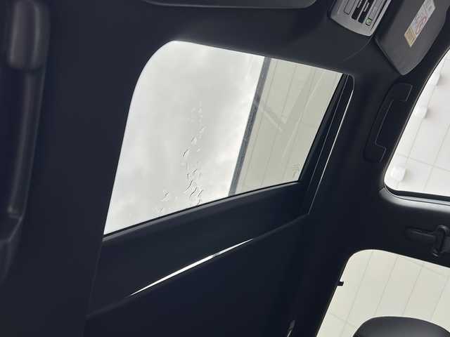 三菱 アウトランダー ＰＨＥＶ P 大阪府 2023(令5)年 0.8万km ホワイトダイヤモンド ｅ－Ａｓｓｉｓｔ　サンルーフ　ＢＯＳＥ　純正ナビ　全周囲カメラ　フルセグＴＶ　ＢＴ　レザーシート　パワーシート　シートメモリ　シートヒーター　ステアリングヒーター　ＡＣ１５００Ｗ　レーダークルコン　RCTA　S-AWC　ASC　HUD　パワーバックドア　デュアルエアコン　置くだけ充電　ETC　LEDヘッドライト　プッシュスタート　スマートキー　純正アルミホイール　純正フロアマットパドルシフト　スペアキー