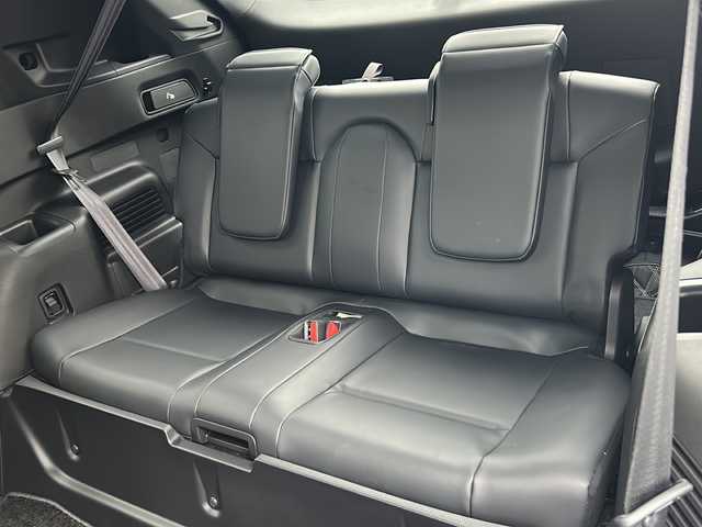 三菱 アウトランダー ＰＨＥＶ P 大阪府 2023(令5)年 0.8万km ホワイトダイヤモンド ｅ－Ａｓｓｉｓｔ　サンルーフ　ＢＯＳＥ　純正ナビ　全周囲カメラ　フルセグＴＶ　ＢＴ　レザーシート　パワーシート　シートメモリ　シートヒーター　ステアリングヒーター　ＡＣ１５００Ｗ　レーダークルコン　RCTA　S-AWC　ASC　HUD　パワーバックドア　デュアルエアコン　置くだけ充電　ETC　LEDヘッドライト　プッシュスタート　スマートキー　純正アルミホイール　純正フロアマットパドルシフト　スペアキー