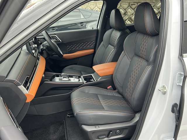 三菱 アウトランダー ＰＨＥＶ P 大阪府 2023(令5)年 0.8万km ホワイトダイヤモンド ｅ－Ａｓｓｉｓｔ　サンルーフ　ＢＯＳＥ　純正ナビ　全周囲カメラ　フルセグＴＶ　ＢＴ　レザーシート　パワーシート　シートメモリ　シートヒーター　ステアリングヒーター　ＡＣ１５００Ｗ　レーダークルコン　RCTA　S-AWC　ASC　HUD　パワーバックドア　デュアルエアコン　置くだけ充電　ETC　LEDヘッドライト　プッシュスタート　スマートキー　純正アルミホイール　純正フロアマットパドルシフト　スペアキー