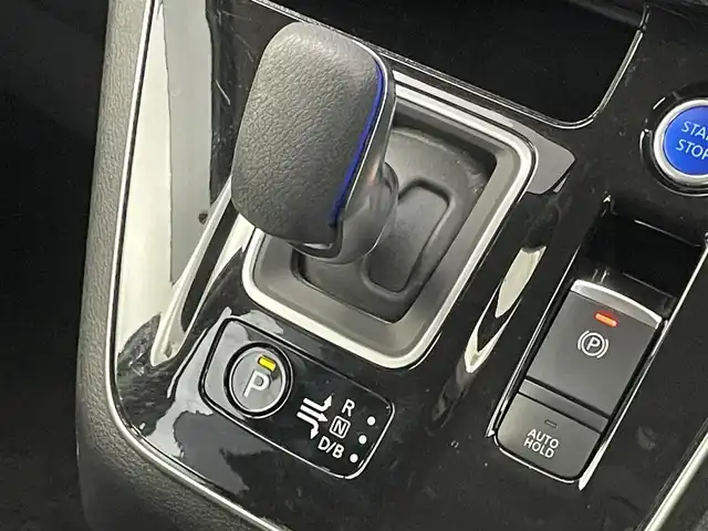 日産 セレナ e－パワー HWS V アーバンクロム 埼玉県 2022(令4)年 3.9万km ブリリアントホワイトパール 純正１０インチナビ　フリップダウンモニター　アラウンドビューモニター　ＢＳＩ　プロパイロット　レーダークルーズ　ビルトインＥＴＣ　ドラレコ　インテリジェントルームミラー　ＨＤＭＩ　オートライト　ＬＥＤ