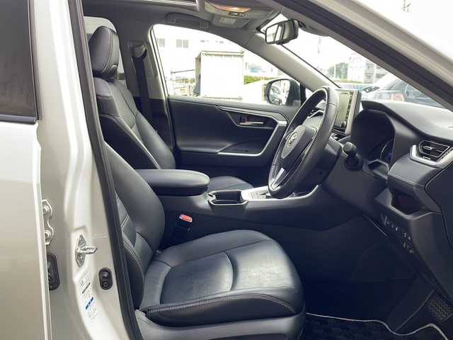 トヨタ ＲＡＶ４ ハイブリットG 神奈川県 2020(令2)年 2.9万km ホワイトパールクリスタルシャイン ワンオーナー/サンルーフ/純正メーカーナビ/(AM/FM/USB/BT/Miracast/フルセグTV)/全方位カメラ/衝突被害軽減ブレーキ/レーンキープアシスト/ブラインドスポットモニター/クリアランスソナー/オートハイビーム/レーダークルーズコントロール/黒革シート/D席メモリー機能付パワーシート/D/N席シートヒーター/ステアリングヒーター/AC100V電源/パワーバックドア/ルーフレール/ビルトインETC2.0/オートミラー/ISOFIX/スペアキー×1/保証書/取扱説明書