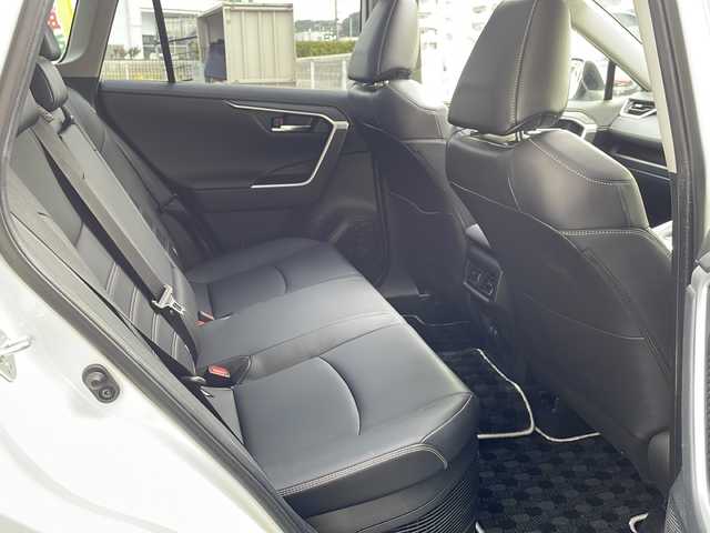 トヨタ ＲＡＶ４ ハイブリットG 神奈川県 2020(令2)年 2.9万km ホワイトパールクリスタルシャイン ワンオーナー/サンルーフ/純正メーカーナビ/(AM/FM/USB/BT/Miracast/フルセグTV)/全方位カメラ/衝突被害軽減ブレーキ/レーンキープアシスト/ブラインドスポットモニター/クリアランスソナー/オートハイビーム/レーダークルーズコントロール/黒革シート/D席メモリー機能付パワーシート/D/N席シートヒーター/ステアリングヒーター/AC100V電源/パワーバックドア/ルーフレール/ビルトインETC2.0/オートミラー/ISOFIX/スペアキー×1/保証書/取扱説明書