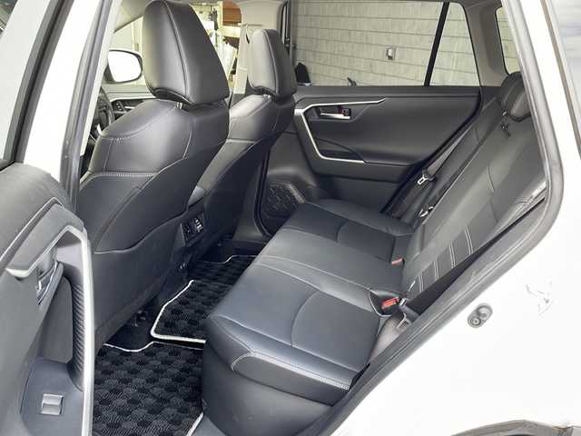 トヨタ ＲＡＶ４ ハイブリットG 神奈川県 2020(令2)年 2.9万km ホワイトパールクリスタルシャイン ワンオーナー/サンルーフ/純正メーカーナビ/(AM/FM/USB/BT/Miracast/フルセグTV)/全方位カメラ/衝突被害軽減ブレーキ/レーンキープアシスト/ブラインドスポットモニター/クリアランスソナー/オートハイビーム/レーダークルーズコントロール/黒革シート/D席メモリー機能付パワーシート/D/N席シートヒーター/ステアリングヒーター/AC100V電源/パワーバックドア/ルーフレール/ビルトインETC2.0/オートミラー/ISOFIX/スペアキー×1/保証書/取扱説明書