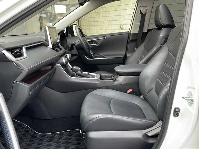 トヨタ ＲＡＶ４ ハイブリットG 神奈川県 2020(令2)年 2.9万km ホワイトパールクリスタルシャイン ワンオーナー/サンルーフ/純正メーカーナビ/(AM/FM/USB/BT/Miracast/フルセグTV)/全方位カメラ/衝突被害軽減ブレーキ/レーンキープアシスト/ブラインドスポットモニター/クリアランスソナー/オートハイビーム/レーダークルーズコントロール/黒革シート/D席メモリー機能付パワーシート/D/N席シートヒーター/ステアリングヒーター/AC100V電源/パワーバックドア/ルーフレール/ビルトインETC2.0/オートミラー/ISOFIX/スペアキー×1/保証書/取扱説明書
