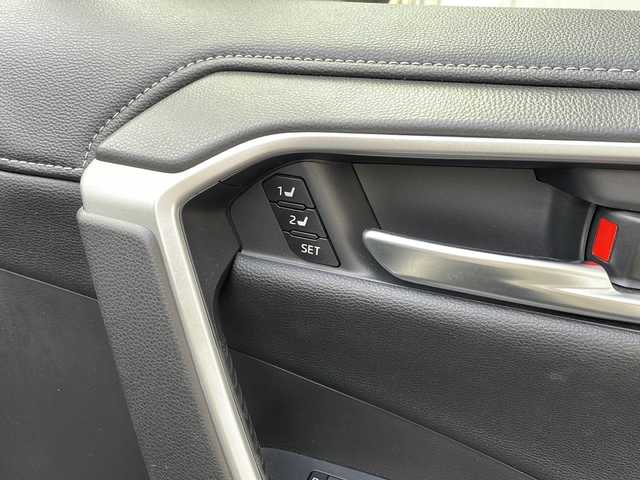 トヨタ ＲＡＶ４ ハイブリットG 神奈川県 2020(令2)年 2.9万km ホワイトパールクリスタルシャイン ワンオーナー/サンルーフ/純正メーカーナビ/(AM/FM/USB/BT/Miracast/フルセグTV)/全方位カメラ/衝突被害軽減ブレーキ/レーンキープアシスト/ブラインドスポットモニター/クリアランスソナー/オートハイビーム/レーダークルーズコントロール/黒革シート/D席メモリー機能付パワーシート/D/N席シートヒーター/ステアリングヒーター/AC100V電源/パワーバックドア/ルーフレール/ビルトインETC2.0/オートミラー/ISOFIX/スペアキー×1/保証書/取扱説明書