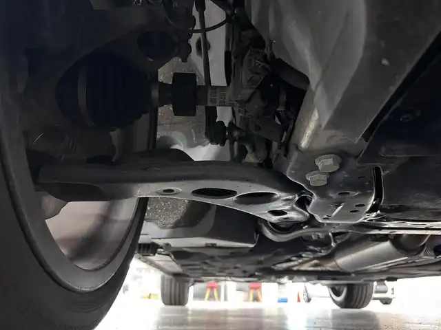 ＢＭＷ Ｘ２ xDrive20i 三重県 2018(平30)年 1.6万km スパークリングストームブリリアントエフェクト プレミアムガソリン・ターボ/xDrive（4WD）/MTモード付フロア8AT（DCT）/8インチ iDriveナビ/（FM/AM/HDDREC/CD/DVD/Bluetooth/USB）/リヤビューカメラ（予想進路表示機能付）/ドライブレコーダー 前後/ETC（ミラー内蔵・ITSスポット対応・DSRC車載器）/【OP】電動パノラマガラスサンルーフ/安全/●ドライビング・アシスト/・レーンディパーチャーウォーニング（車線逸脱警告システム）/・前車接近警告機能/・衝突回避・被害軽減ブレーキ/●【OP】ドライビング・アシスト・プラス/・アクティブクルーズコントロール（ストップ＆ゴー機能付）/●ヒルディセントコントロール/●パーキングアシスト/●パークディスタンスコントロール（フロント・リヤ）/装備/・【OP】BMWヘッドアップディスプレイ/・オートマチックテールゲートオペレーション（開閉）/・シートヒーター（D/N）/・電動サイドサポート付スポーツシート/・左右独立オートエアコン/・オートライト/・LEDヘッドライト/・前後フォグライト/・レインセンサー（オートワイパー）/・パドルシフト/・純正19inAW/・保/取/ナビ取/など