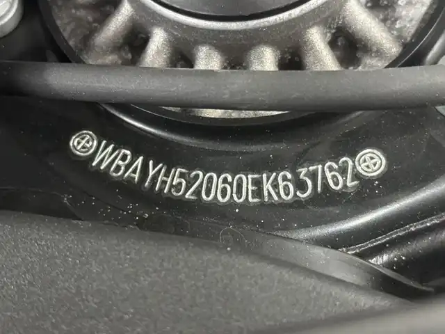 ＢＭＷ Ｘ２ xDrive20i 三重県 2018(平30)年 1.6万km スパークリングストームブリリアントエフェクト プレミアムガソリン・ターボ/xDrive（4WD）/MTモード付フロア8AT（DCT）/8インチ iDriveナビ/（FM/AM/HDDREC/CD/DVD/Bluetooth/USB）/リヤビューカメラ（予想進路表示機能付）/ドライブレコーダー 前後/ETC（ミラー内蔵・ITSスポット対応・DSRC車載器）/【OP】電動パノラマガラスサンルーフ/安全/●ドライビング・アシスト/・レーンディパーチャーウォーニング（車線逸脱警告システム）/・前車接近警告機能/・衝突回避・被害軽減ブレーキ/●【OP】ドライビング・アシスト・プラス/・アクティブクルーズコントロール（ストップ＆ゴー機能付）/●ヒルディセントコントロール/●パーキングアシスト/●パークディスタンスコントロール（フロント・リヤ）/装備/・【OP】BMWヘッドアップディスプレイ/・オートマチックテールゲートオペレーション（開閉）/・シートヒーター（D/N）/・電動サイドサポート付スポーツシート/・左右独立オートエアコン/・オートライト/・LEDヘッドライト/・前後フォグライト/・レインセンサー（オートワイパー）/・パドルシフト/・純正19inAW/・保/取/ナビ取/など