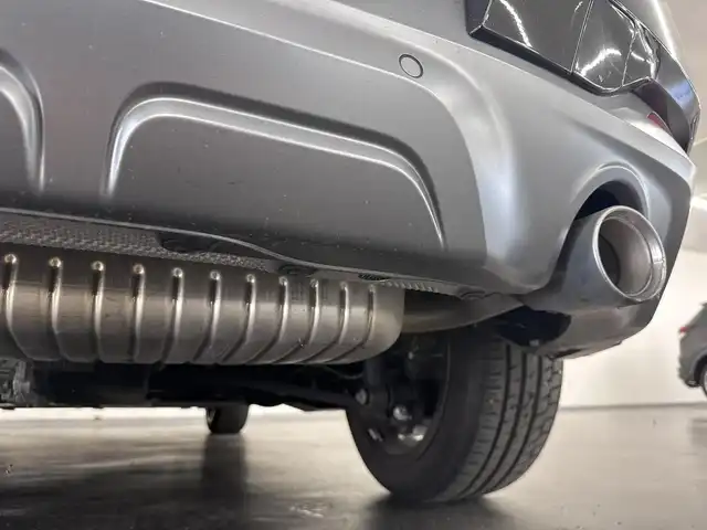 ＢＭＷ Ｘ２ xDrive20i 三重県 2018(平30)年 1.6万km スパークリングストームブリリアントエフェクト プレミアムガソリン・ターボ/xDrive（4WD）/MTモード付フロア8AT（DCT）/8インチ iDriveナビ/（FM/AM/HDDREC/CD/DVD/Bluetooth/USB）/リヤビューカメラ（予想進路表示機能付）/ドライブレコーダー 前後/ETC（ミラー内蔵・ITSスポット対応・DSRC車載器）/【OP】電動パノラマガラスサンルーフ/安全/●ドライビング・アシスト/・レーンディパーチャーウォーニング（車線逸脱警告システム）/・前車接近警告機能/・衝突回避・被害軽減ブレーキ/●【OP】ドライビング・アシスト・プラス/・アクティブクルーズコントロール（ストップ＆ゴー機能付）/●ヒルディセントコントロール/●パーキングアシスト/●パークディスタンスコントロール（フロント・リヤ）/装備/・【OP】BMWヘッドアップディスプレイ/・オートマチックテールゲートオペレーション（開閉）/・シートヒーター（D/N）/・電動サイドサポート付スポーツシート/・左右独立オートエアコン/・オートライト/・LEDヘッドライト/・前後フォグライト/・レインセンサー（オートワイパー）/・パドルシフト/・純正19inAW/・保/取/ナビ取/など