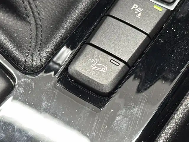 ＢＭＷ Ｘ２ xDrive20i 三重県 2018(平30)年 1.6万km スパークリングストームブリリアントエフェクト プレミアムガソリン・ターボ/xDrive（4WD）/MTモード付フロア8AT（DCT）/8インチ iDriveナビ/（FM/AM/HDDREC/CD/DVD/Bluetooth/USB）/リヤビューカメラ（予想進路表示機能付）/ドライブレコーダー 前後/ETC（ミラー内蔵・ITSスポット対応・DSRC車載器）/【OP】電動パノラマガラスサンルーフ/安全/●ドライビング・アシスト/・レーンディパーチャーウォーニング（車線逸脱警告システム）/・前車接近警告機能/・衝突回避・被害軽減ブレーキ/●【OP】ドライビング・アシスト・プラス/・アクティブクルーズコントロール（ストップ＆ゴー機能付）/●ヒルディセントコントロール/●パーキングアシスト/●パークディスタンスコントロール（フロント・リヤ）/装備/・【OP】BMWヘッドアップディスプレイ/・オートマチックテールゲートオペレーション（開閉）/・シートヒーター（D/N）/・電動サイドサポート付スポーツシート/・左右独立オートエアコン/・オートライト/・LEDヘッドライト/・前後フォグライト/・レインセンサー（オートワイパー）/・パドルシフト/・純正19inAW/・保/取/ナビ取/など