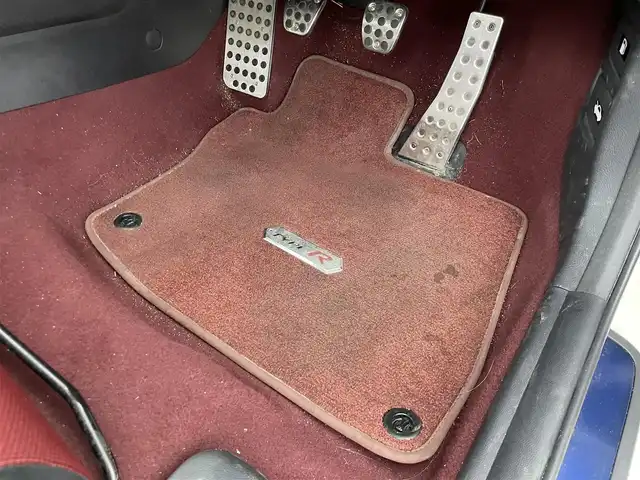 ホンダ シビック タイプR ユーロ 群馬県 2011(平23)年 8.4万km チャンピオンシップホワイト 純正CDオーディオ/==============/Ｈｏｎｄａ　Ｒ　ｓｐｅｃ　シート（アルカンターラ）純正オーディオ　マルチインフォメーションディスプレイ　キーレス　エンジンスターターボタン　シリアルプレート　ＶＳＡ　ＨＩＤ　ｉ－ＶＴＥＣ　６ＭＴ　禁煙/車内ペット毛あり