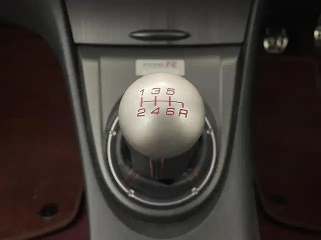 ホンダ シビック タイプR ユーロ 群馬県 2011(平23)年 8.4万km チャンピオンシップホワイト 純正CDオーディオ/==============/Ｈｏｎｄａ　Ｒ　ｓｐｅｃ　シート（アルカンターラ）純正オーディオ　マルチインフォメーションディスプレイ　キーレス　エンジンスターターボタン　シリアルプレート　ＶＳＡ　ＨＩＤ　ｉ－ＶＴＥＣ　６ＭＴ　禁煙/車内ペット毛あり