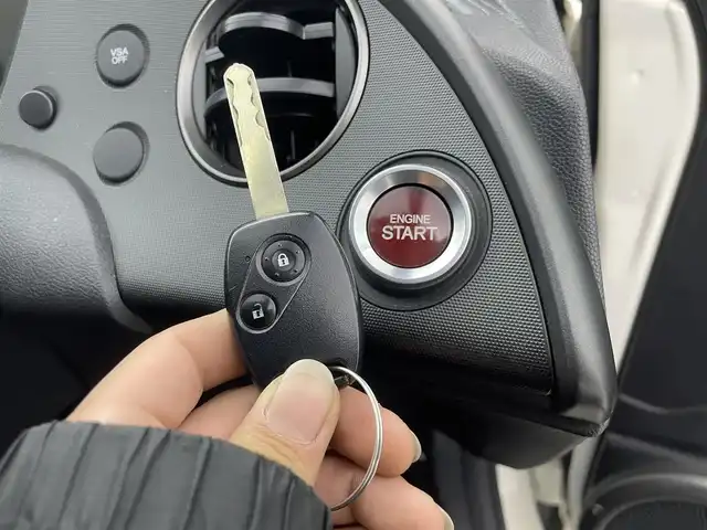 ホンダ シビック タイプR ユーロ 群馬県 2011(平23)年 8.4万km チャンピオンシップホワイト 純正CDオーディオ/==============/Ｈｏｎｄａ　Ｒ　ｓｐｅｃ　シート（アルカンターラ）純正オーディオ　マルチインフォメーションディスプレイ　キーレス　エンジンスターターボタン　シリアルプレート　ＶＳＡ　ＨＩＤ　ｉ－ＶＴＥＣ　６ＭＴ　禁煙/車内ペット毛あり